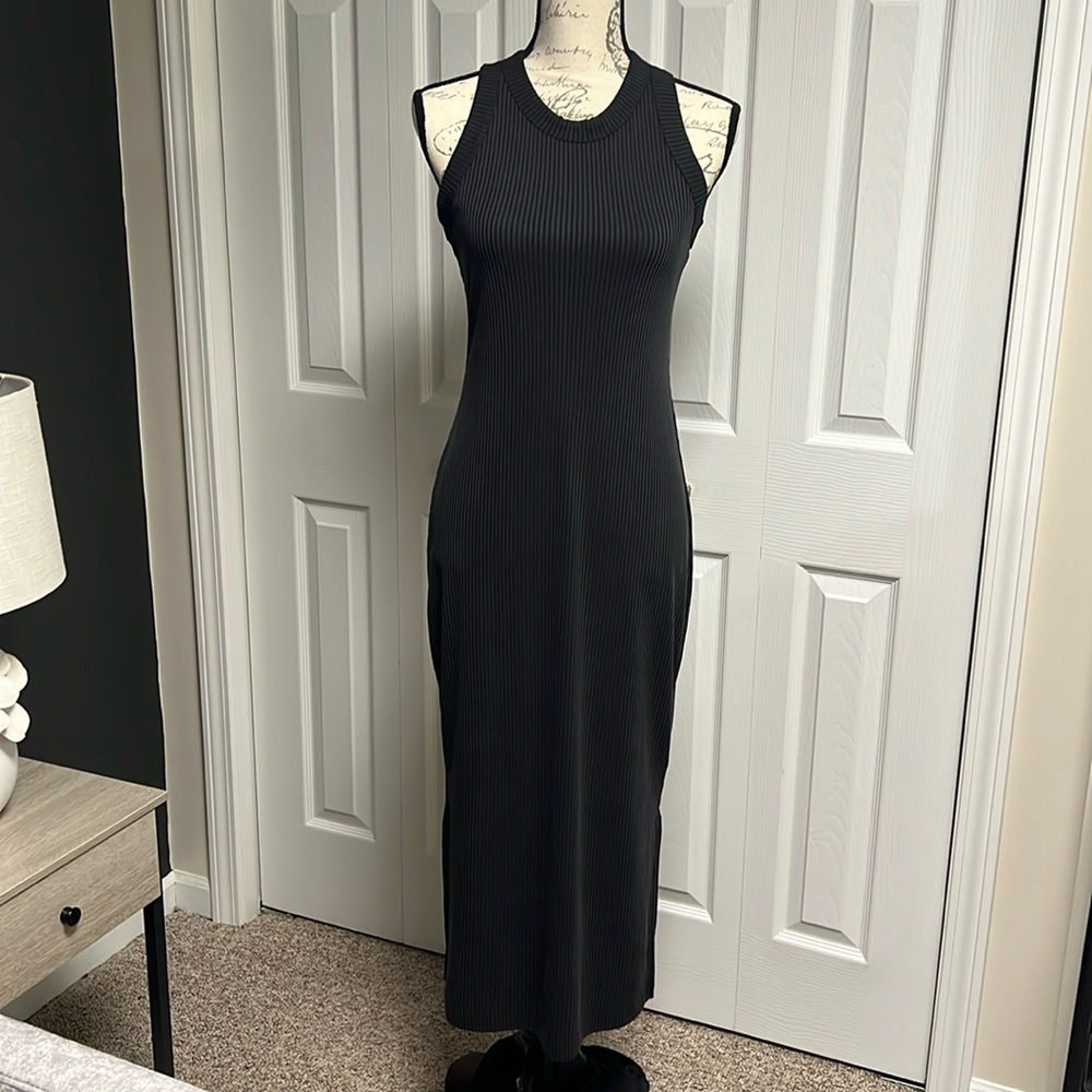 The perfect black dress. 🖤